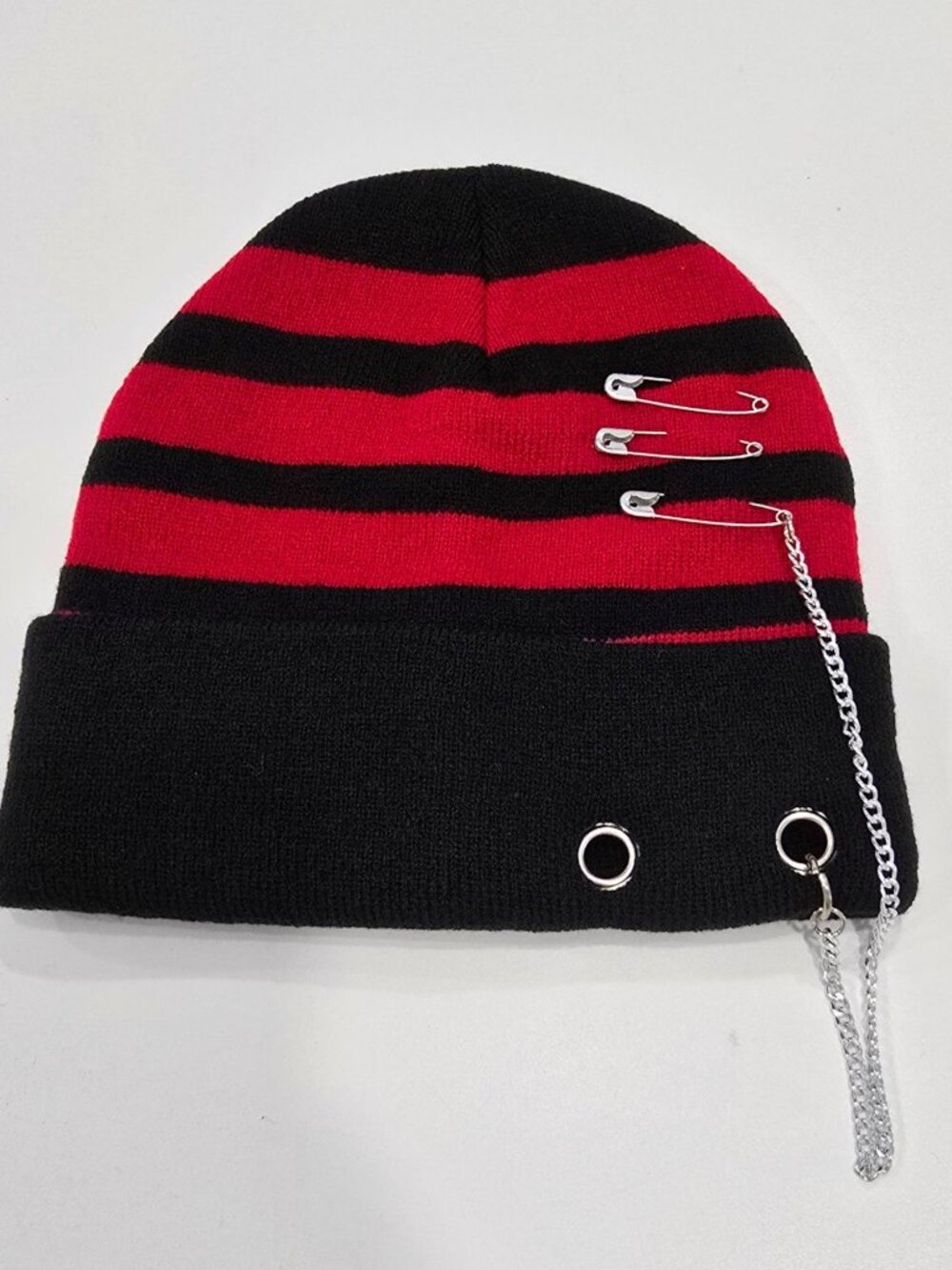 Dolls Kill ✦ Striped Beanie With Safety Pins & Chain ✦ Black/Red Knit Goth Punk - Picture 5 of 7